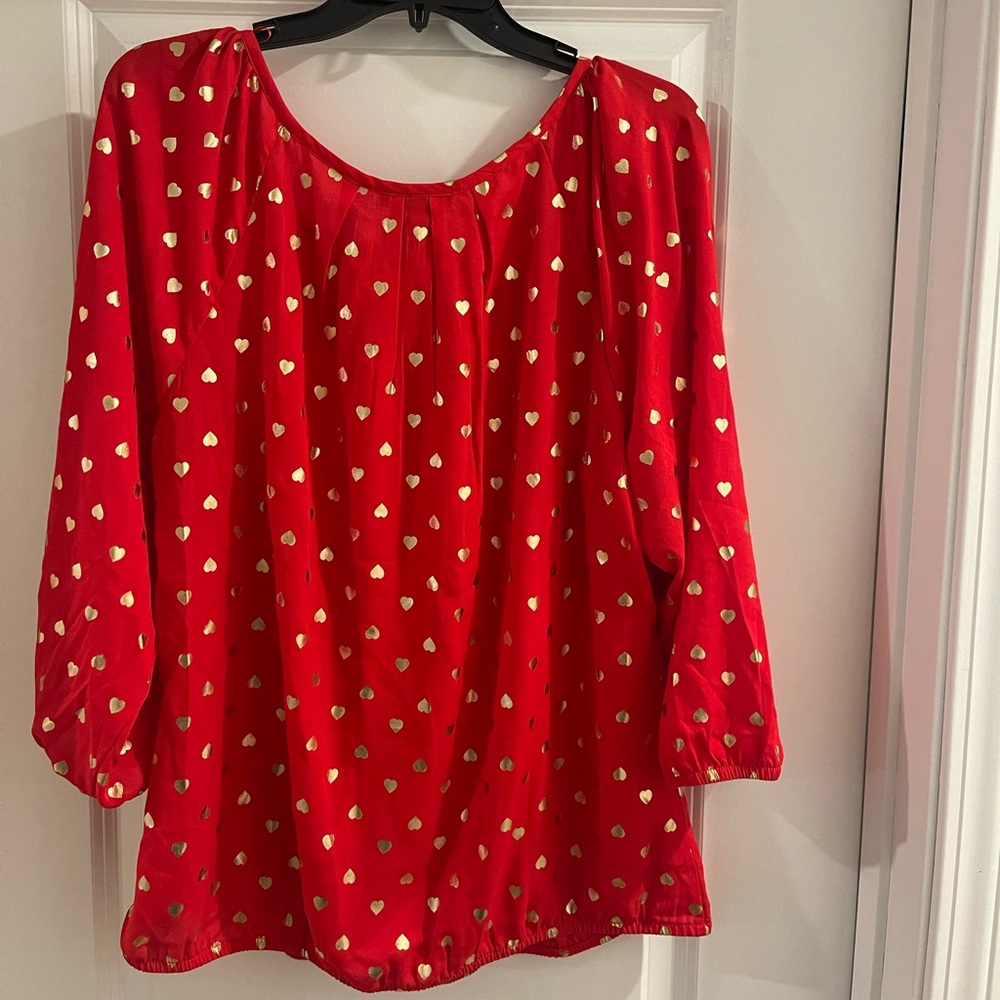 NWOT Roz and Ali Red Top with Foil Hearts 💛